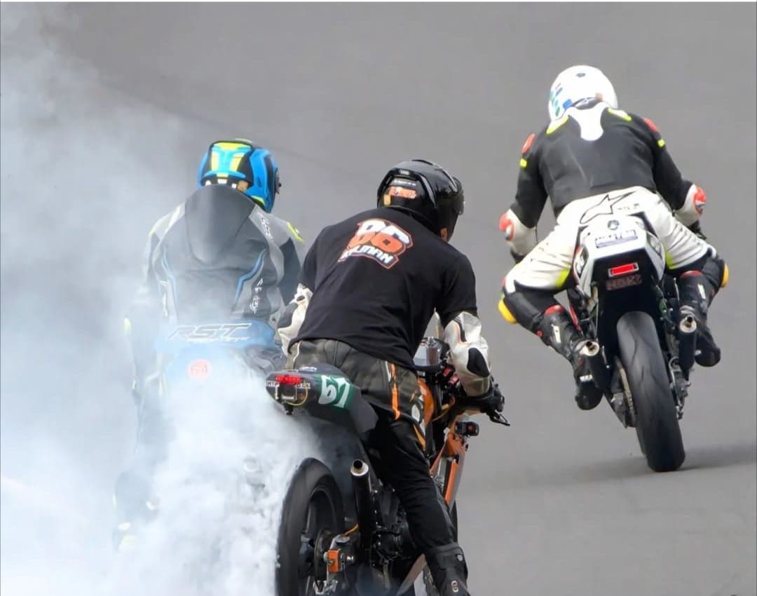 Mark Bailey Racing atmosphere