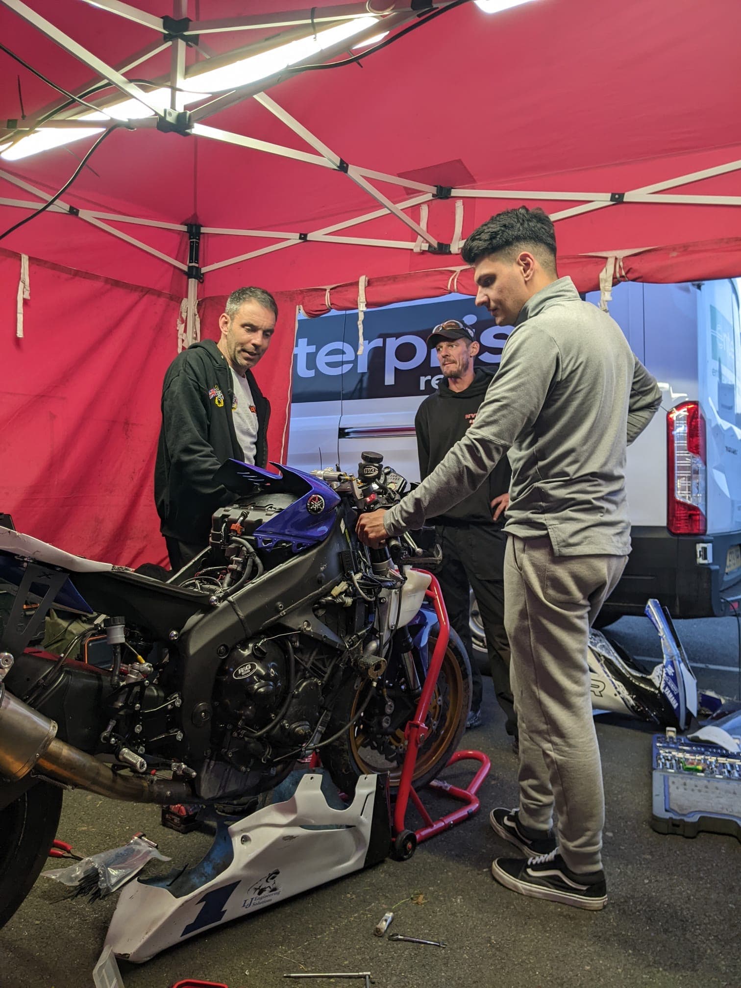 Mark and the team rebuilding Harry Fowle's bike after his crash at Craner Curves